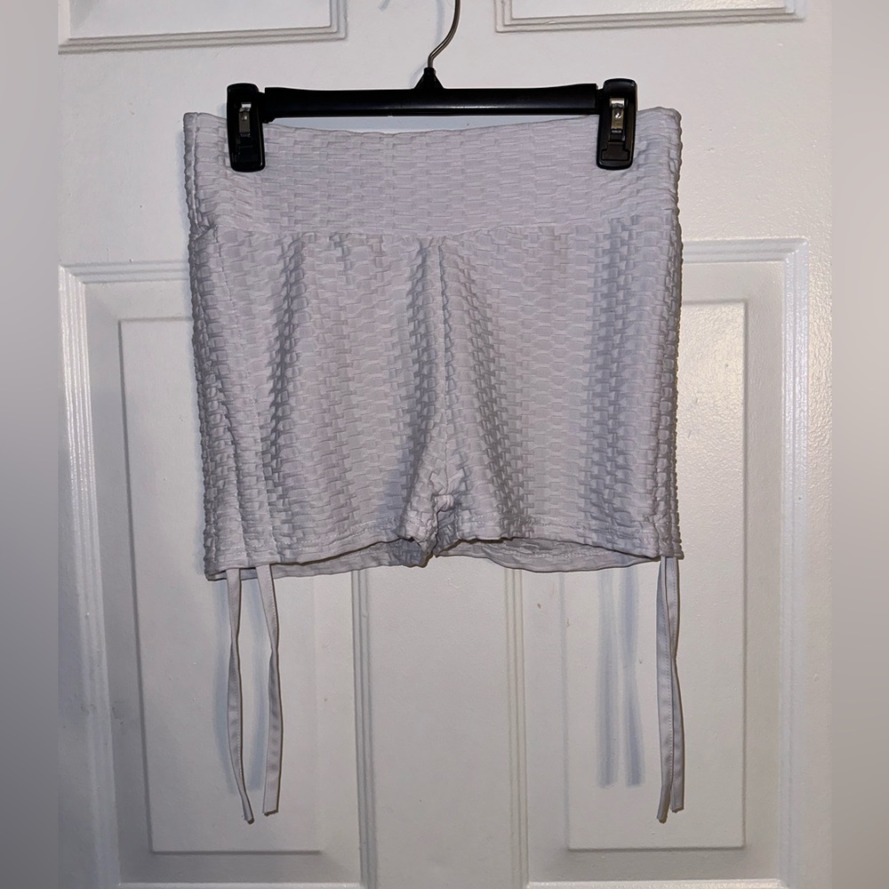 White TikTok shorts size XL women’s
